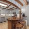 Maple Pine w Hot Tub Pool Table 3min to Mount Snow