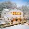 Maple Pine w Hot Tub Pool Table 3min to Mount Snow