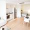 1BED-1BATHROOM-POOL-Gym-Sleeps 4 Guests
