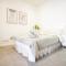 1BED-1BATHROOM-POOL-Gym-Sleeps 4 Guests