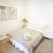 1BED-1BATHROOM-POOL-Gym-Sleeps 4 Guests