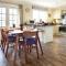 Mackay Road - Uk7451