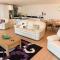 Apartment 11 - Latitude 51