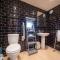 One bedroom bungalow with private garden at Parkland, near Kingsbridge