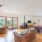 3 Bed in Aberdovey DY033