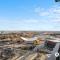 Executive Suite on the 31st Floor Queen Bed with Sofa Bed Free Parking BBQ