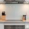 Executive Suite on the 31st Floor Queen Bed with Sofa Bed Free Parking BBQ