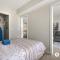 Executive Suite on the 31st Floor Queen Bed with Sofa Bed Free Parking BBQ