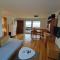 Vineyard Cottage with Private Jacuzzi