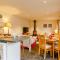 2 Bed in Hope Cove 90024