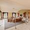 6 Bed in Ellington 91805