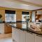 6 Bed in Ellington 91805