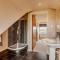 6 Bed in Ellington 91805