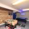 6 Bed in Ellington 91805