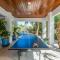 Batemans - New Luxury Canal Front Home with Pool Spa Dock Close to Bean Point Pine Ave