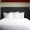 Illini Inn & Suites
