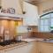 Coastal Garden Paradise Retreat- 6 min from the beach