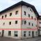 Große Wohnung mit Garagenparkplatz