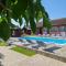 La Tavi casute tip camping