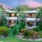Sandcastles 1770 Motel & Resort