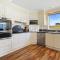 4 BR house near beach sleeps 9