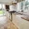 4 Bed in Gower oc-hh701