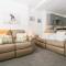 76A Mackworth Road