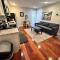 Modern Cozy Unit Near Genos & Pats