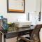Modern Loft Walkable Free Parking Univ Cir