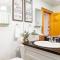 Modern Loft Walkable Free Parking Univ Cir