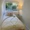 Relaxing Retreat, 900m walk to shops & restaurants