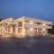 Super 8 by Wyndham Commerce