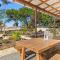 Cute Beach Cottage - Absolute Beach Front