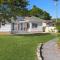 Cute Beach Cottage - Absolute Beach Front