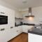 The Black House - Luxurious Holiday Villa Zeewolde
