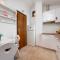 Apartments with pool Maraska