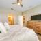 Chic Country Club Condo with Upscale Amenities