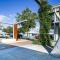 Comfy 2-Bedroom Apartment with a Clyde River View