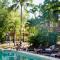 Nomads Airlie Beach