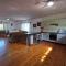 Wooden Townhouse close to Ramsgate Beach Basisha