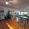 Wooden Townhouse close to Ramsgate Beach Basisha