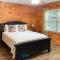 Creekside Cabin with Fire Pit and Grill on Hemphill