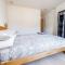 The Hideaway (2mins to the beach)