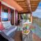 Villa Patty with infinity pool in front of the sea, parking and wifi