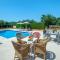 Owl Booking Villa Marvil - Exclusive Holidays