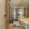 Central Luxurious 2 bedroom flat