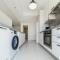 Central Luxurious 2 bedroom flat