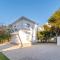 Silver Seahorse Garden Retreat