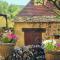 La Petite Maison- Fairytale Stay in Village Center