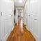 Modern 5 Bedroom Townhouse with Free Parking